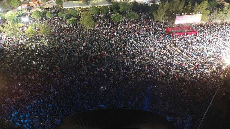 Λαοθάλασσα την πρώτη μέρα του Φεστιβάλ της ΚΝΕ - Με Παπακωνσταντίνου, Νταλάρα, Φαραντούρη [εικόνες - βίντεο]