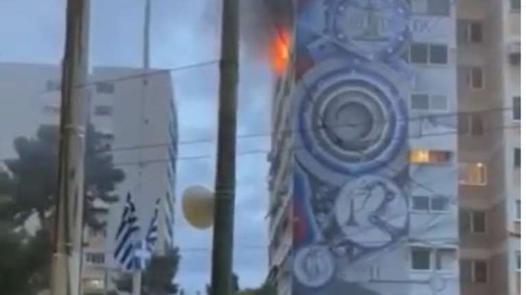 Φωτιά σε πολυκατοικία στο Περιστέρι: Μεγάλη κινητοποίηση της Πυροσβεστικής [Βίντεο]