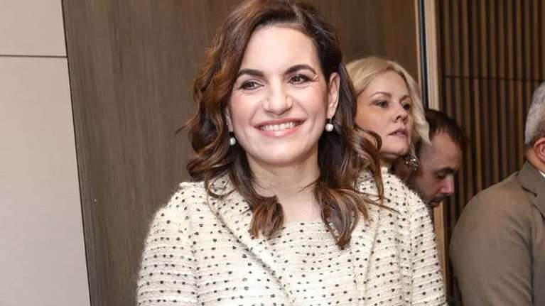 Όλγα Κεφαλογιάννη: Με την αδερφή της στο Σύνταγμα - Φόρεσε το pattern της σεζόν