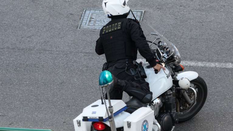 Θεσσαλονίκη: 14χρονος προσπάθησε με βία να εξαναγκάσει 15χρονο να του δώσει το παντελόνι που φορούσε