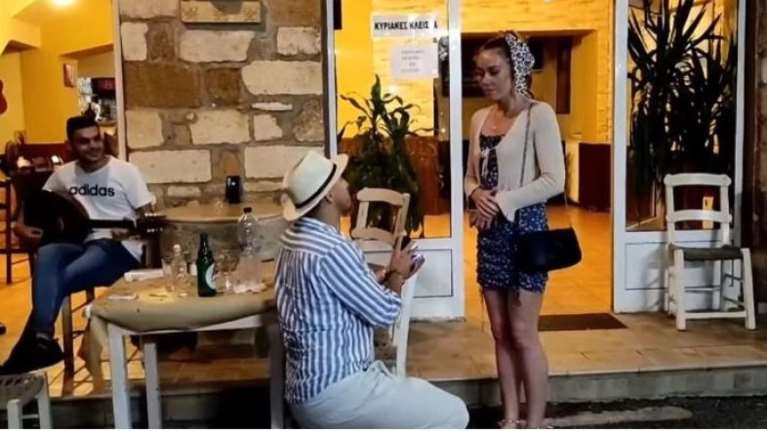 Η πρόταση γάμου στα Χανιά, που κάνει θραύση στα social media [βιντεο]