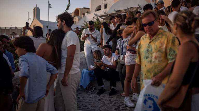 Κορονοϊός: Νέα έξαρση με 923 εισαγωγές στα νοσοκομεία και 16 διασωληνώσεις – 38 θάνατοι και αύξηση της θετικότητας