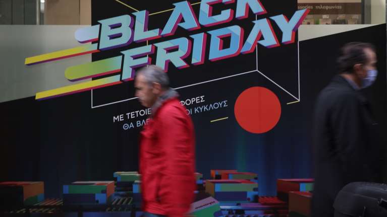 Ο &quot;δεκάλογος&quot; του ΣΕΒ για εκπτώσεις και προσφορές ενόψει Black Friday - &quot;Τι πρέπει να αναγράφεται στο ταμπελάκι&quot;