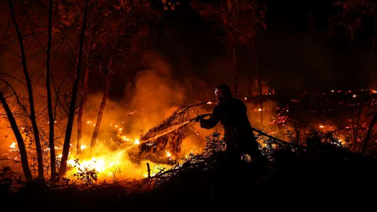 Φωτιά στη Μεταμόρφωση Μεσσηνίας: Ολονύκτια μάχη με τις φλόγες – Κινδύνεψε οικισμός