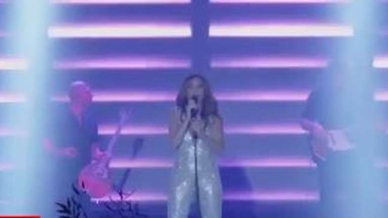 Δέσποινα Βανδή: Ξεσήκωσε...ιερείς και πιστούς στη Νέα Υόρκη - Τραγούδησε σε συνέδριο της ομογένειας [Βίντεο]