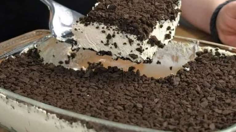 Τέλειο σοκολατένιο γλυκό για το καλοκαίρι - Με 3 υλικά και χωρίς ψήσιμο