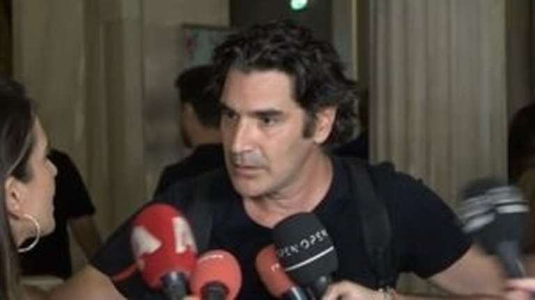 Ο Χριστόφορος Παπακαλιάτης έμαθε on camera τον χαμό του Κώστα Καζάκου: &quot;Τι μου το λέτε αυτό ζωντανά ρε παιδιά;&quot;