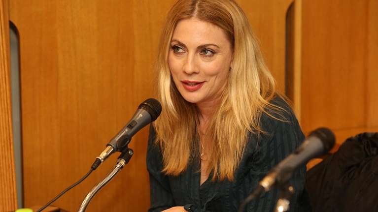 Σμαράγδα Καρύδη: Με κορονοϊό σε καραντίνα η ηθοποιός