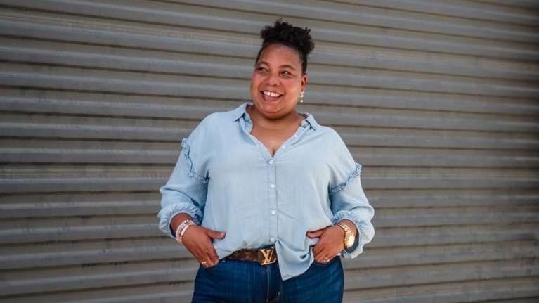 Βοηθώντας τις plus size υποψήφιες νύφες να νιώθουν ορατές