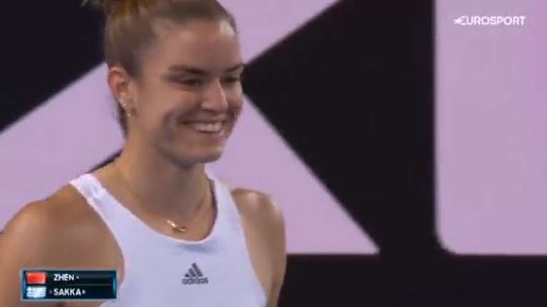 Australian Open: Ξέσπασε σε γέλια η Σάκκαρη - Έλληνες φίλαθλοι της τραγούδησαν το &quot;Νο1&quot; της Παπαρίζου [Βίντεο]