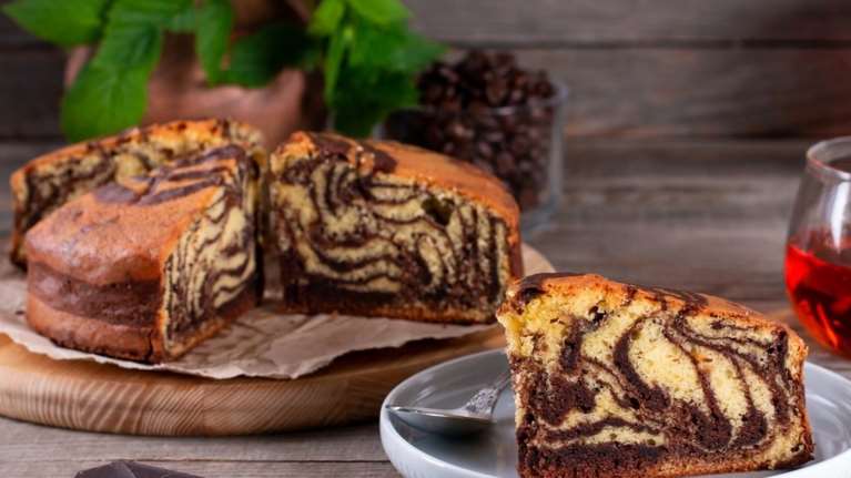 Η καλύτερη συνταγή για κέικ με σοκολάτα πραλίνα που λιώνει στο στόμα