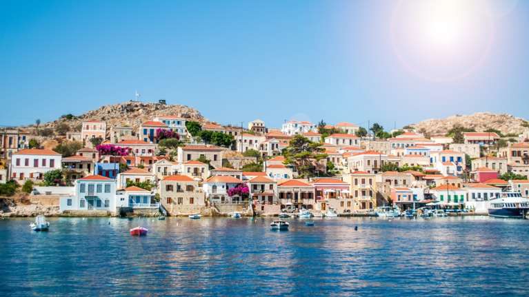 Χωρίς ηλεκτρικό ρεύμα  η Χάλκη: Πλωτός γερανός έκοψε τα υποθαλάσσια καλώδια