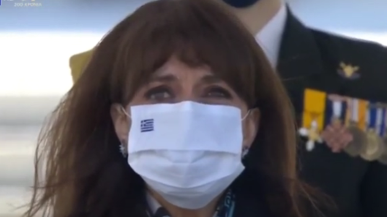 25η Μαρτίου: Δάκρυσε η Κατερίνα Σακελλαροπούλου στην παρέλαση [Βίντεο]