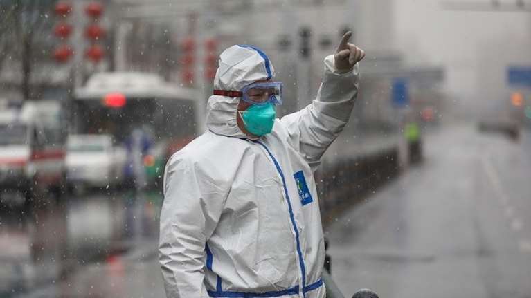 Κοροναϊός: Aναβαθμίζεται από &quot;μέτριο&quot; σε &quot;υψηλό&quot; το επίπεδο κινδύνου για την ΕΕ