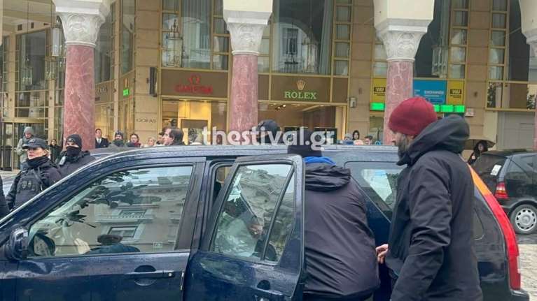 Θεσσαλονίκη: Ενταση έξω από το "Ολύμπιον" πριν την παρουσίαση του βιβλίου Τσίπρα - Έξι προσαγωγές