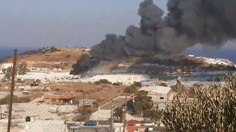 Φωτιά στον καταυλισμό του Καρά Τεπέ - Συναγερμός στην Πυροσβεστική [Εικόνες-Βίντεο]