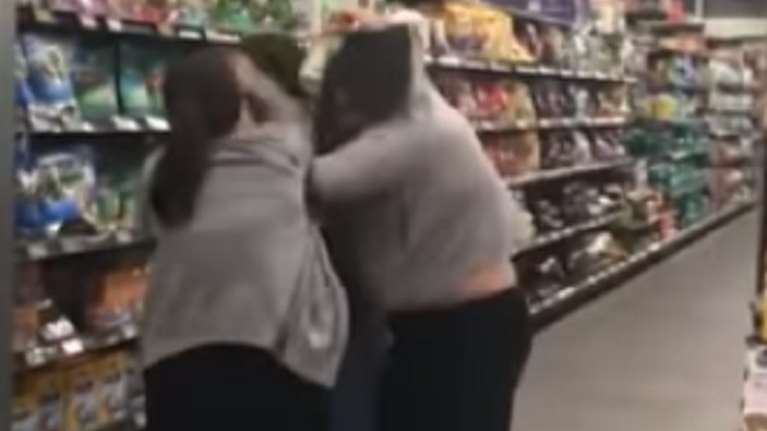 Αν είναι δυνατόν! Ξεμαλλιάστηκαν για χαρτί υγείας στην Αυστραλία [βίντεο][