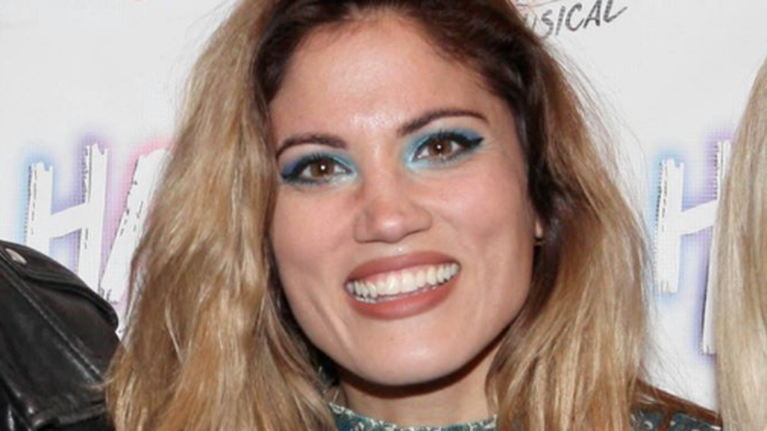 Μαίρη Συνατσάκη: Ο πολύ ιδιαίτερος χριστουγεννιάτικος στολισμός στο σαλόνι της