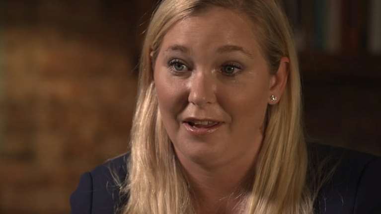 Γιατί η Βιρτζίνια Ρόμπερτς Τζιούφρι μηνύει τώρα τον πρίγκιπα Άντριου