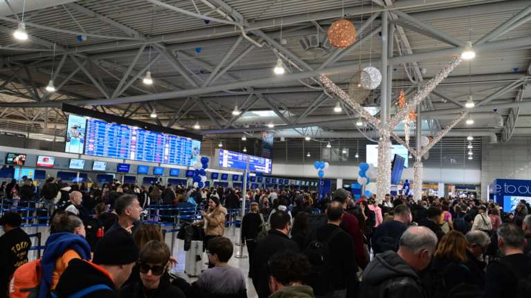 Μπλακ άουτ στις αερομεταφορές: Φταίει ο απαρχαιωμένος εξοπλισμός της ελληνικής αεροναυτιλίας