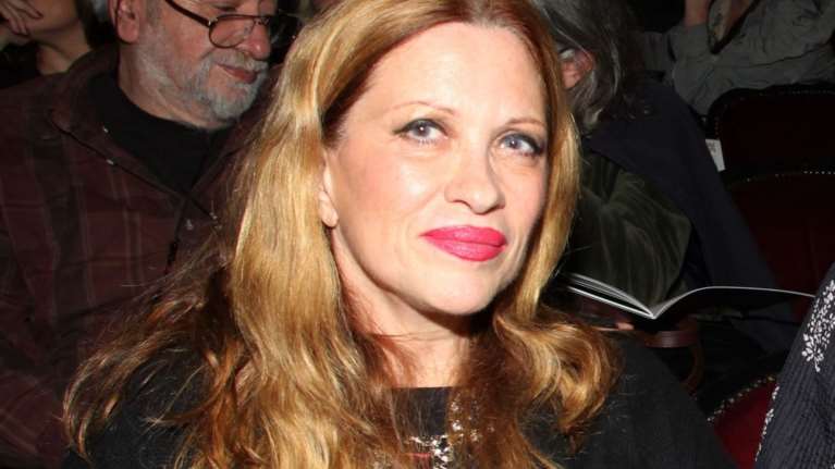 Η φωτογράφος Καλλιόπη σε μία πολύ σπάνια δημόσια εμφάνιση - Στο fashion show του Βασίλη Ζούλια