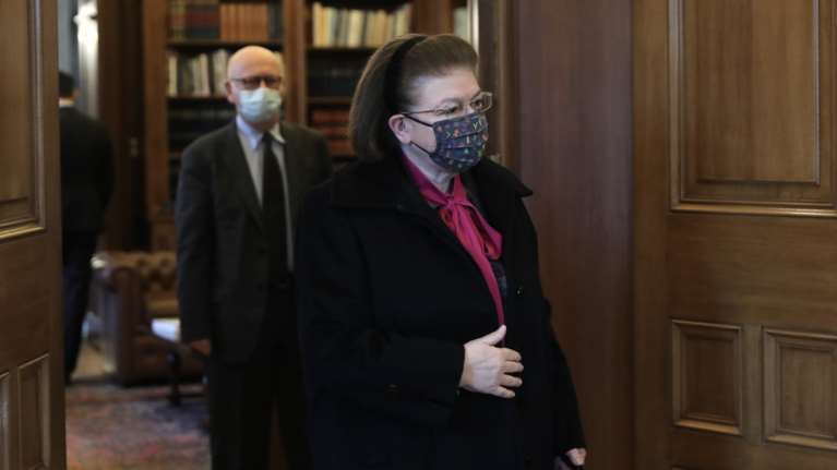 Κανένα θέμα παραίτησης της Μενδώνη- Απόλυτη στήριξη από Μαξίμου