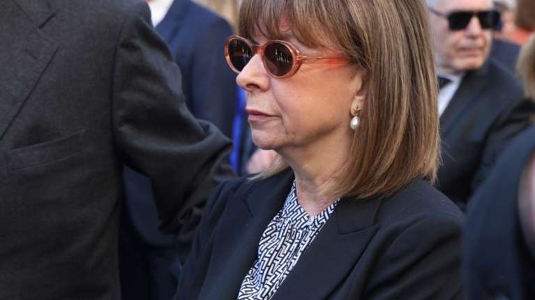 Το φλοράλ bomber της Κατερίνας Σακελλαροπούλου έκλεψε τις εντυπώσεις [εικόνες]