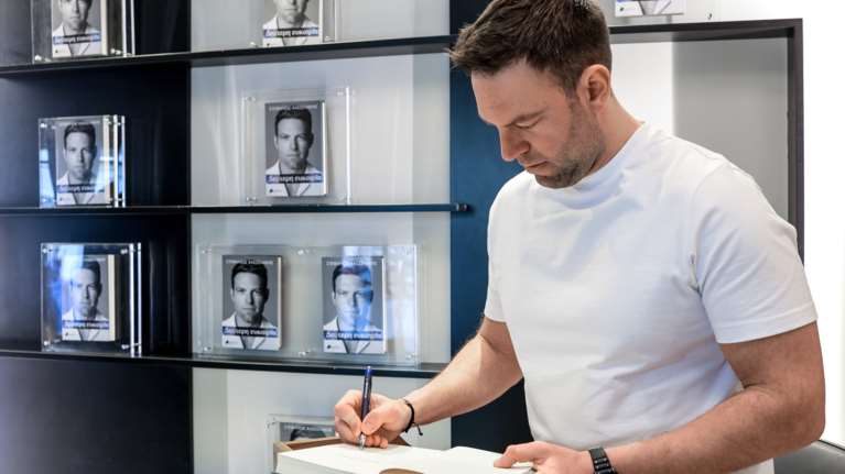 Πόθεν Εσχες: Τρία ακίνητα και εισοδήματα 1,7 εκ ευρώ για το ζεύγος Στ. Κασσελάκη - Τάιλερ Μακμπέθ