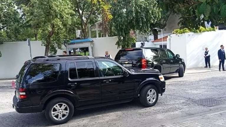 Έφτασε στην Αθήνα η Κίμπερλι Γκιλφόιλ:  Κινητικότητα στην πρεσβευτική κατοικία στο Κολωνάκι