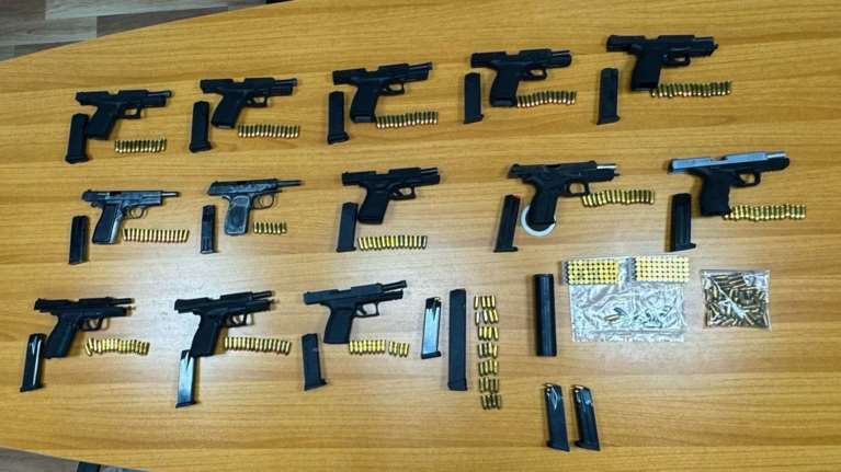 Οπλοστάσιο στην κατοχή των Τούρκων που συνελήφθησαν για τη διπλή δολοφονία στη Γλυφάδα