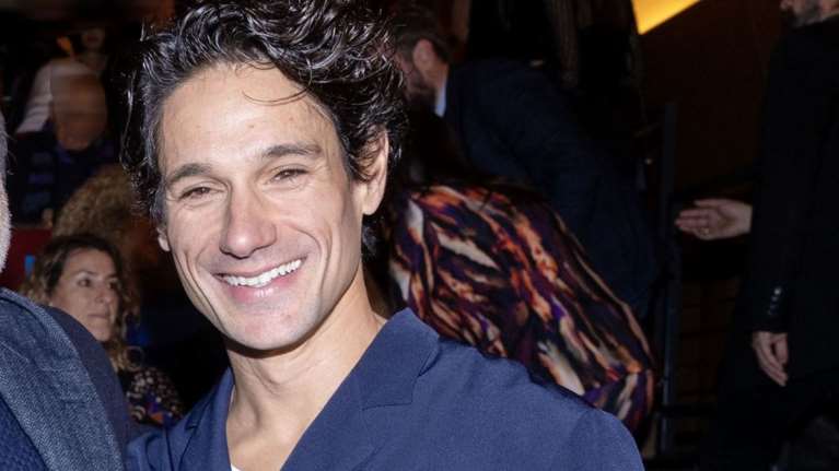 Ο Πάνος Βλάχος διακριτικά στο πλευρό της συντρόφου του