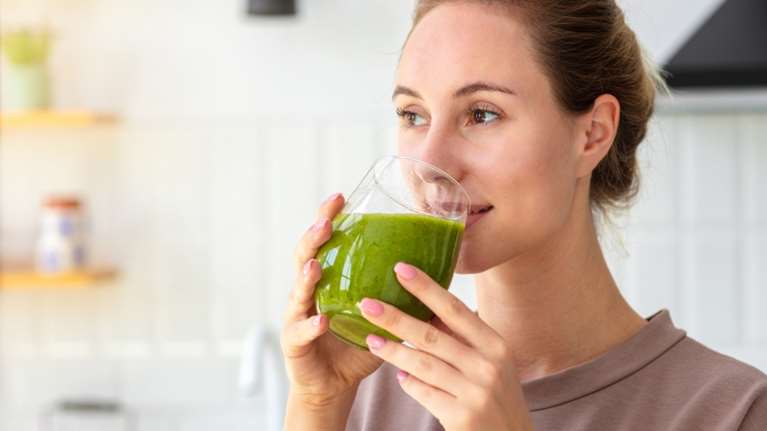 Σνακ &quot;αντιγήρανσης&quot;: 6 συνταγές που θα σε κάνουν να &quot;λάμπεις&quot; από υγεία