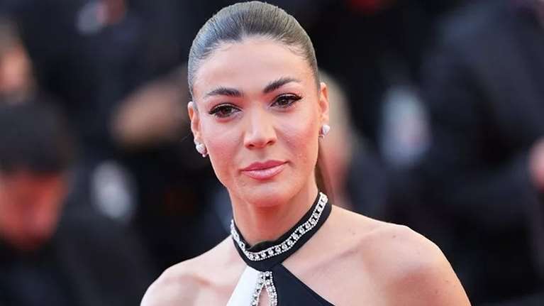 Η Ήβη Αδάμου στις Κάννες: Τράβηξε όλα τα βλέμματα στο κόκκινο χαλί του Φεστιβάλ