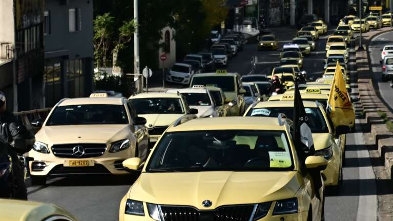 Ταξί: Παρατείνεται μέχρι την Παρασκευή η απεργία στην Αττική – Συγκέντρωση σήμερα στη Λεωφόρο Αθηνών