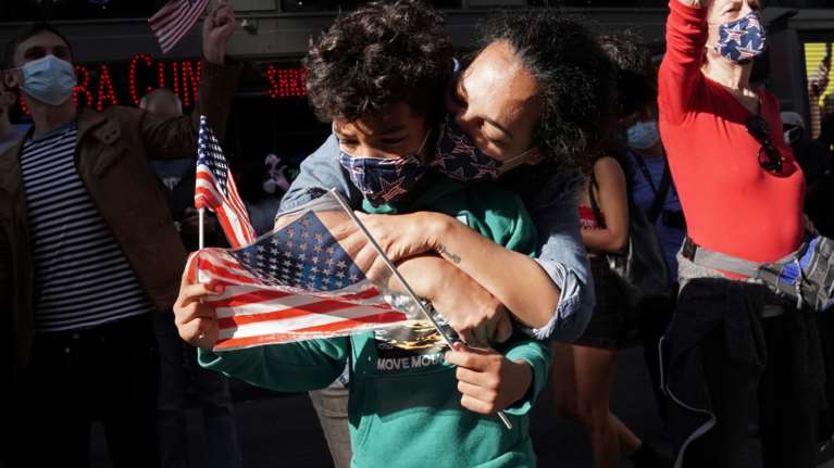 Εκλογές ΗΠΑ 2020: Γλέντια, πανηγυρισμοί και.. κλάξον στον Λευκό Οίκο για τη νίκη  Μπάιντεν [Εικόνες]