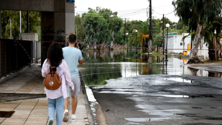 Κακοκαιρία Ιανός: Η καταιγίδα έφτασε στην Αττική  - Ποιες περιοχές θα επηρεάσει το Σάββατο