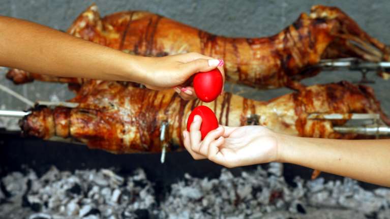 Αυτά είναι τα έθιμα του Πάσχα που μπορούν να τηρηθούν εν μέσω πανδημίας