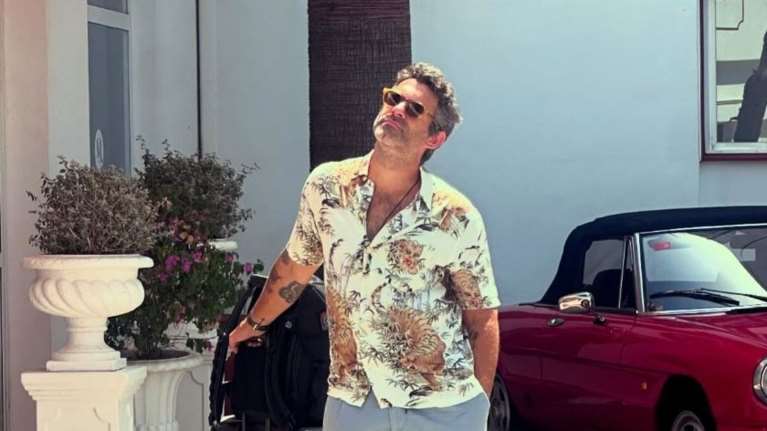 Φίλιππος Μιχόπουλος: Σπάνιο κλικ από το σπίτι του στην Αθήνα- Παίζουν τα παιδιά του στο σαλόνι