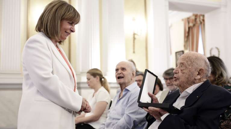 Μίμης Πλέσσας: Η τελευταία εμφάνιση με τον Λευτέρη Παπαδόπουλο - Όταν βραβεύτηκαν στο Προεδρικό Μέγαρο