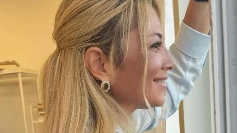 Νάνσυ Ζαμπέτογλου: Με Vassia Kostara σύνολο στο Ραδιομέγαρο της ΕΡΤ