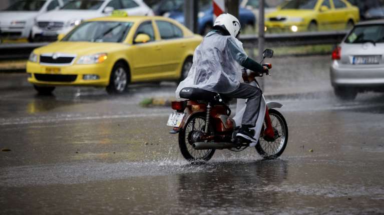Συνεχίζεται η κακοκαιρία: Καταιγίδες θα &quot;χτυπήσουν&quot; και την Πέμπτη - Με βροχές και η επόμενη εβδομάδα