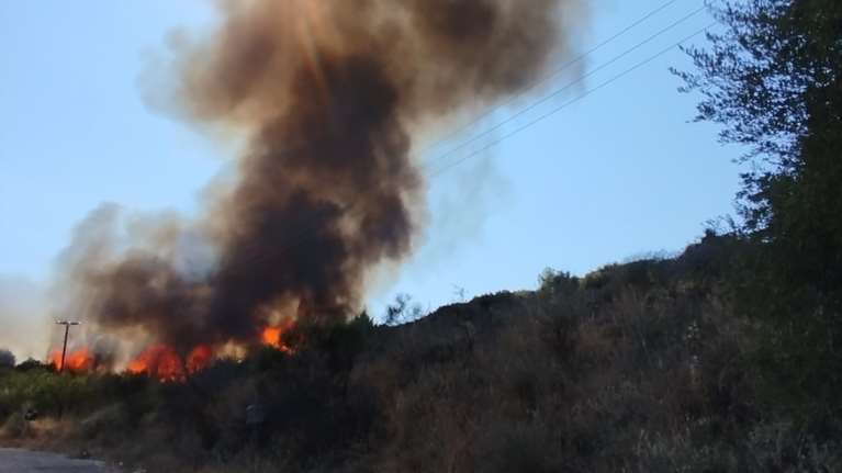 Φωτιά στην Αιτωλοακαρνανία: Μήνυμα από το 112 για εκκένωση από Ευηνοχώρι και Κοκώρη