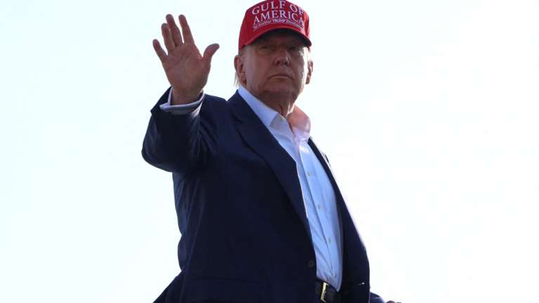 Ο Τραμπ μετονομάζει το υπουργείο Αμυνας των ΗΠΑ σε υπουργείο Πολέμου