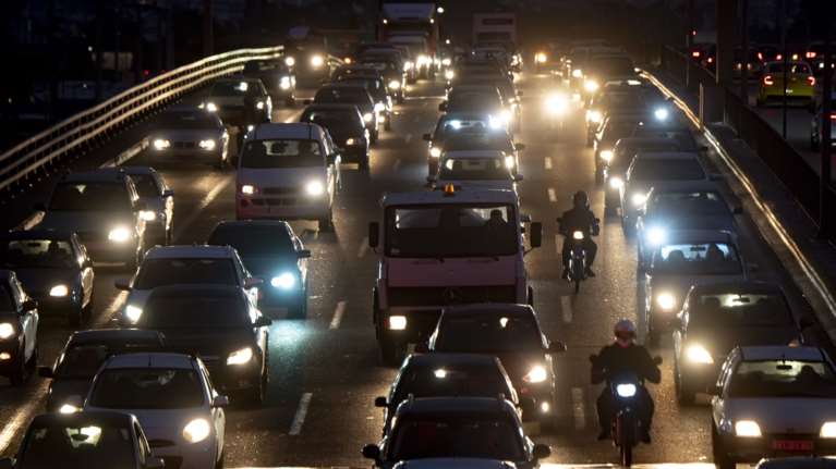 "Κόλαση" η κίνηση στους δρόμους: Υπομονή και γερά νεύρα για τους οδηγούς στην Αθήνα - Πού υπάρχουν προβλήματα - Δείτε live