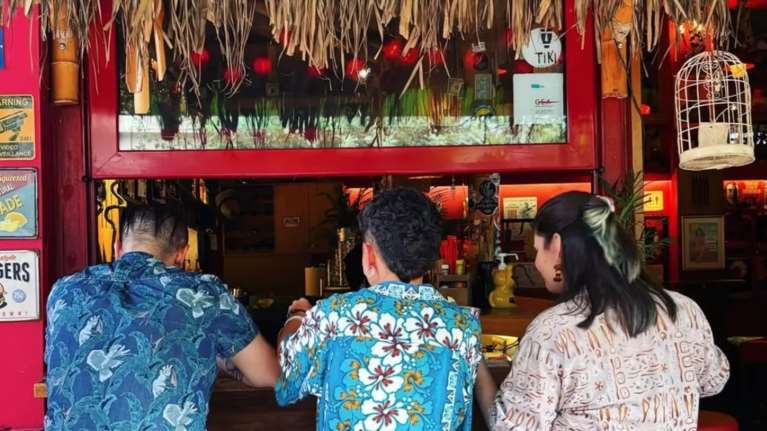 Ρούμια και αλεγρία: Το πιο εξωτίκ μπαρ της Αθήνας κάνει πιο fun τον Αύγουστο στην πόλη