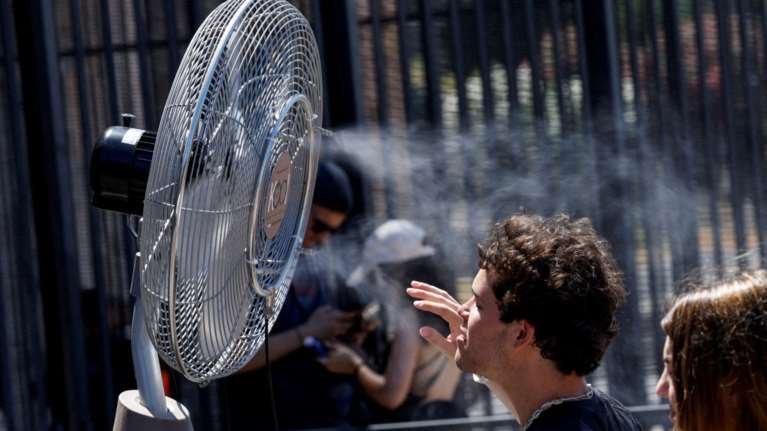 Καύσωνας: Εκ νέου συστάσεις της Πολιτικής Προστασίας προς τους πολίτες