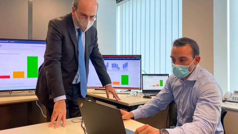 Χατζηδάκης: Εκανα το αυτονόητο- Ανακάλεσα τις άδειες των υπαλλήλων του ΕΦΚΑ για να βγουν συντάξεις