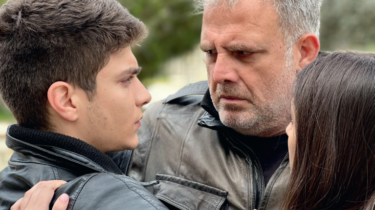 Γη της Ελιάς - Spoiler: Ο Φίλιππος και η κόρη του χαροπαλεύουν!