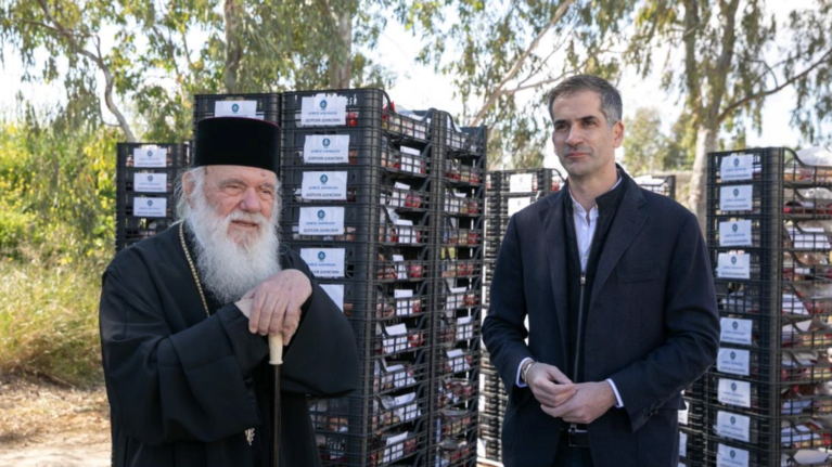 Πάνω από 20.000 πακέτα τροφίμων από τον Δήμο Αθηναίων σε συνεργασία με την Αρχιεπισκοπή Αθηνών