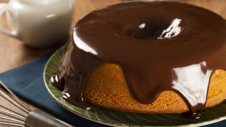 Τέλειο και υγιεινό κέικ πορτοκάλι με κομμάτια σοκολάτας